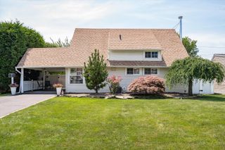 112 Twin Lane N, Wantagh, NY 11793