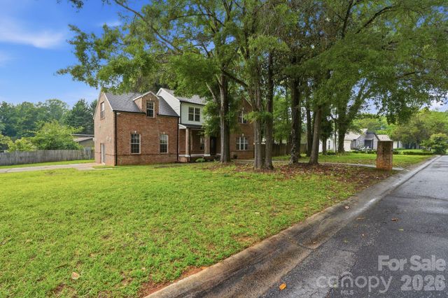 5846 Hanna Court, Charlotte, NC 28212