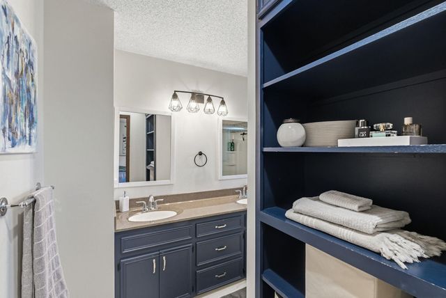 2220 W 60th St N, Wichita, KS 67204