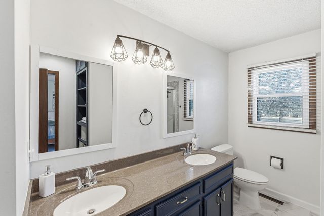 2220 W 60th St N, Wichita, KS 67204