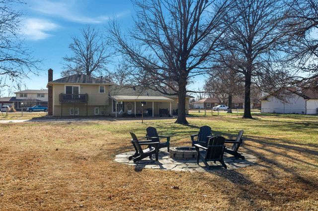 2220 W 60th St N, Wichita, KS 67204