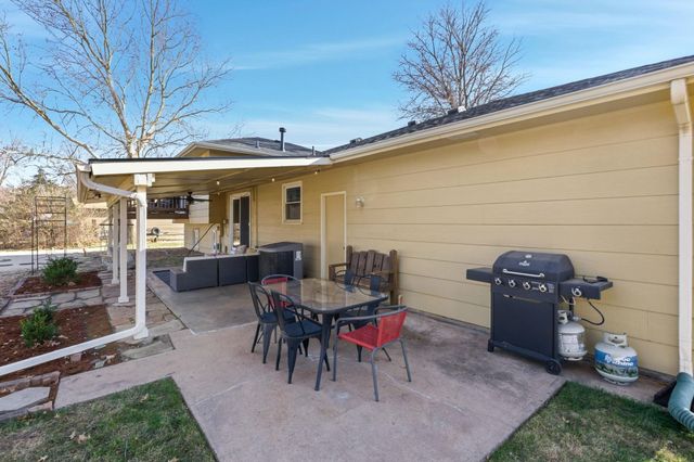 2220 W 60th St N, Wichita, KS 67204