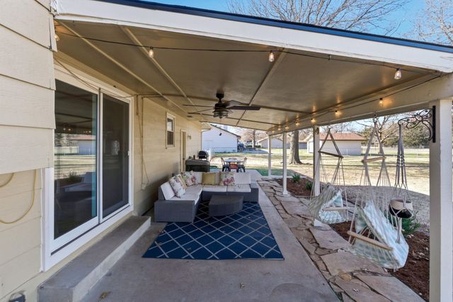 2220 W 60th St N, Wichita, KS 67204