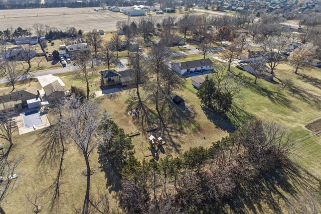 2220 W 60th St N, Wichita, KS 67204