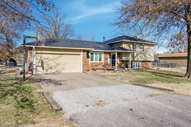 2220 W 60th St N, Wichita, KS 67204