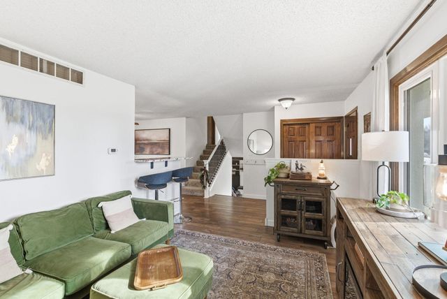 2220 W 60th St N, Wichita, KS 67204