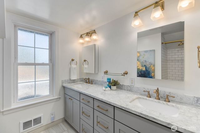 6408 Francis Avenue N, Seattle, WA 98103