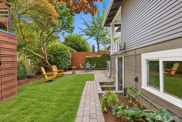 6408 Francis Avenue N, Seattle, WA 98103