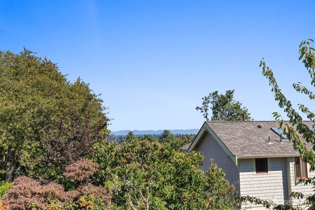 6408 Francis Avenue N, Seattle, WA 98103