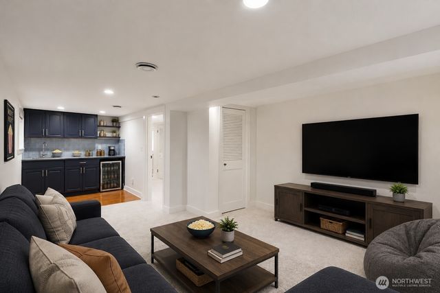6408 Francis Avenue N, Seattle, WA 98103