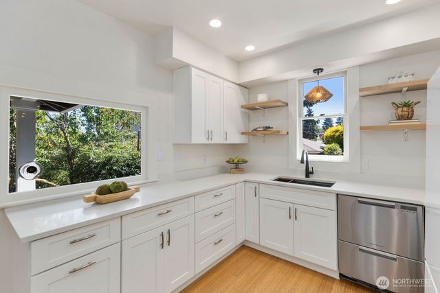 6408 Francis Avenue N, Seattle, WA 98103