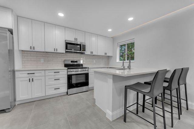 381 SE 15th Avenue 1, Deerfield Beach, FL 33441