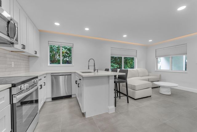 381 SE 15th Avenue 1, Deerfield Beach, FL 33441