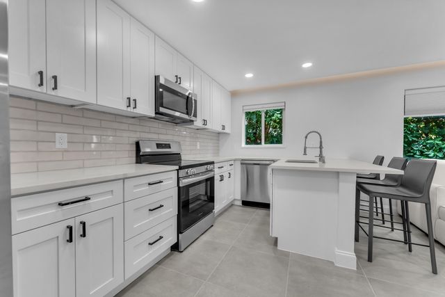 381 SE 15th Avenue 1, Deerfield Beach, FL 33441