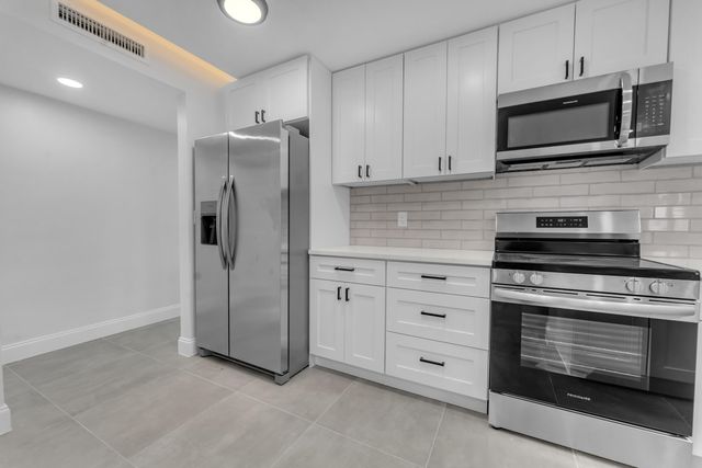 381 SE 15th Avenue 1, Deerfield Beach, FL 33441