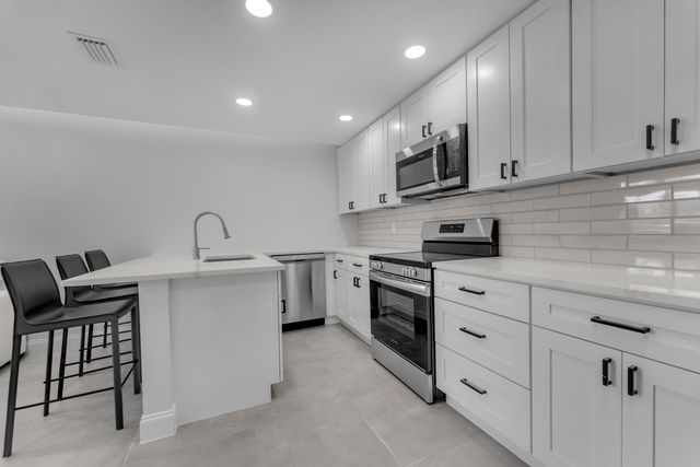 381 SE 15th Avenue 1, Deerfield Beach, FL 33441