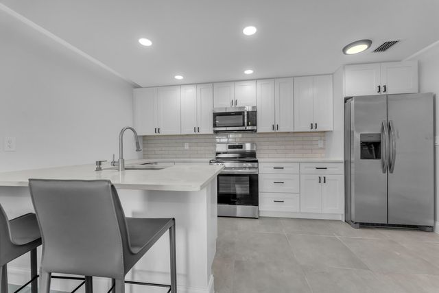 381 SE 15th Avenue 1, Deerfield Beach, FL 33441