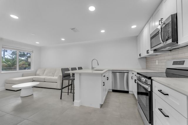 381 SE 15th Avenue 1, Deerfield Beach, FL 33441