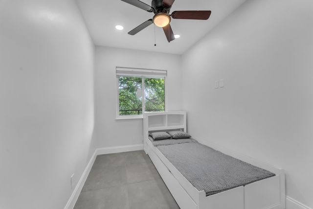 381 SE 15th Avenue 1, Deerfield Beach, FL 33441