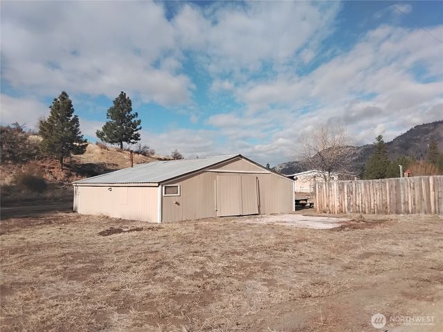 20 Round Up Road, Oroville, WA 98844