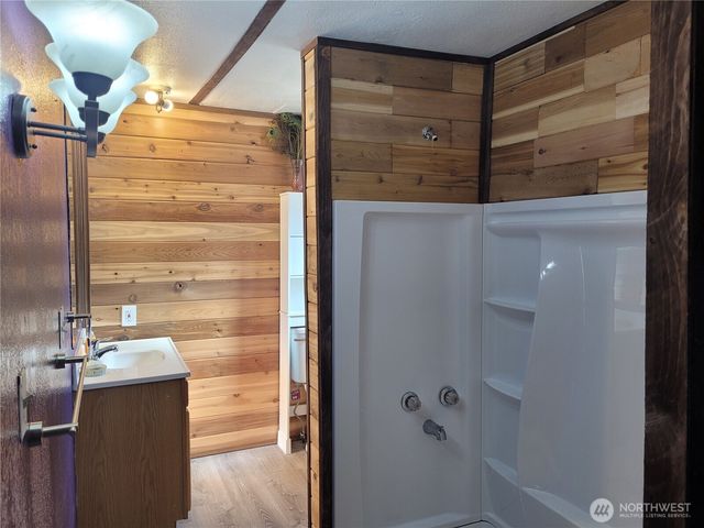 20 Round Up Road, Oroville, WA 98844