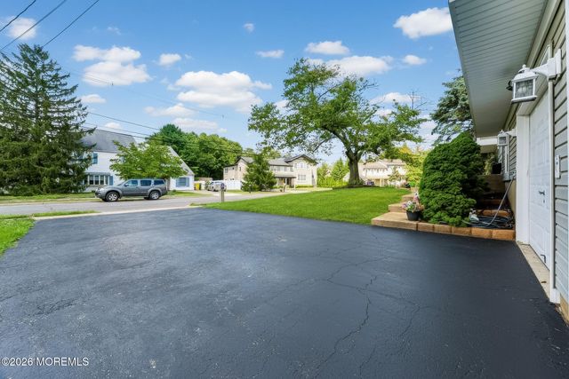 209 Hearth Court W, Lakewood, NJ 08701