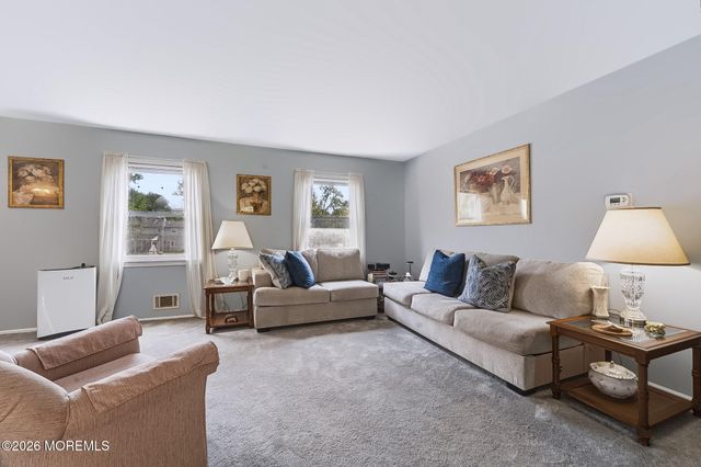 209 Hearth Court W, Lakewood, NJ 08701