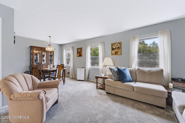 209 Hearth Court W, Lakewood, NJ 08701