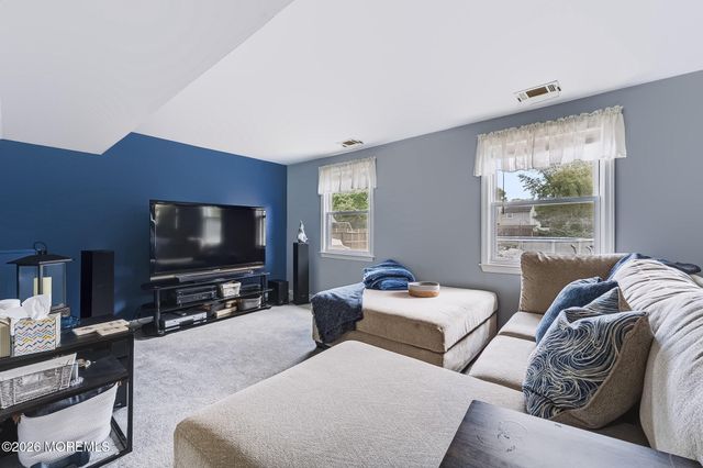 209 Hearth Court W, Lakewood, NJ 08701