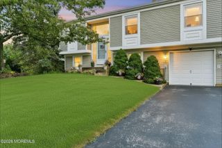209 Hearth Court W, Lakewood, NJ 08701