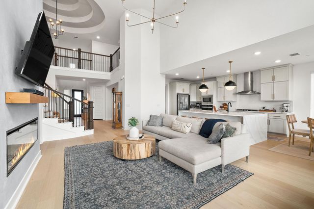 6220 Sontag DR, Austin, TX 78738