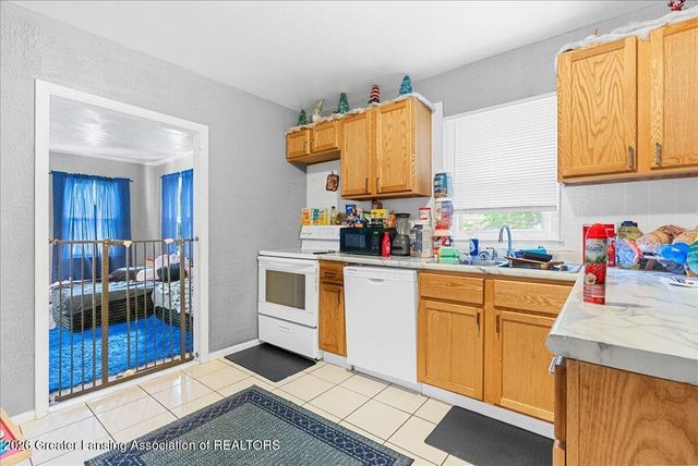 216 Denver Avenue, Lansing, MI 48910