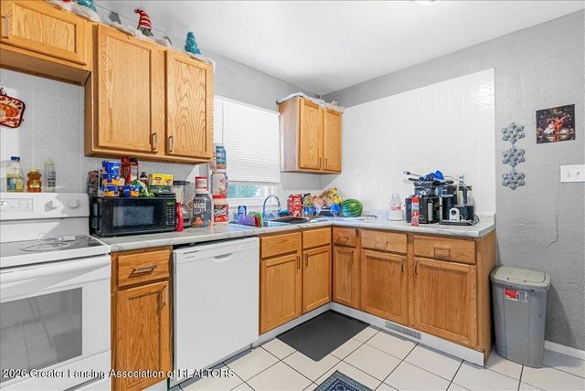 216 Denver Avenue, Lansing, MI 48910