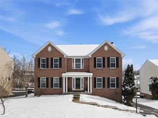 138 Hunters Run Drive, Moon/crescent Twp, PA 15108
