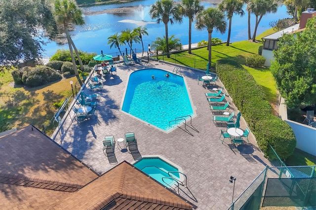 2906 OAK LANE, Bradenton, FL 34209