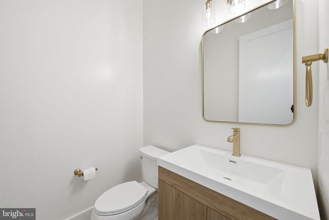 844 N BURLINGTON ST, Arlington, VA 22203