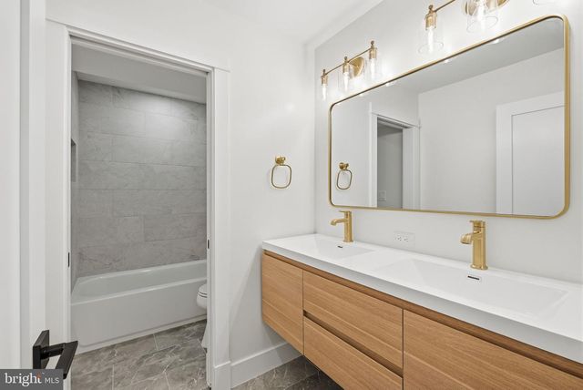 844 N BURLINGTON ST, Arlington, VA 22203