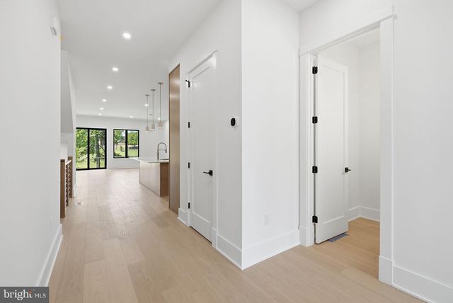 844 N BURLINGTON ST, Arlington, VA 22203
