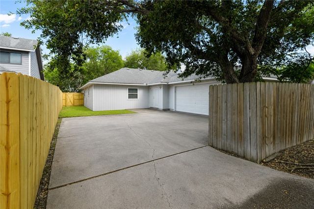 7218 Diamond Ridge Dr, Corpus Christi, TX 78413