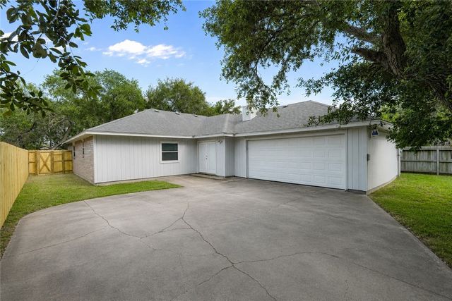7218 Diamond Ridge Dr, Corpus Christi, TX 78413
