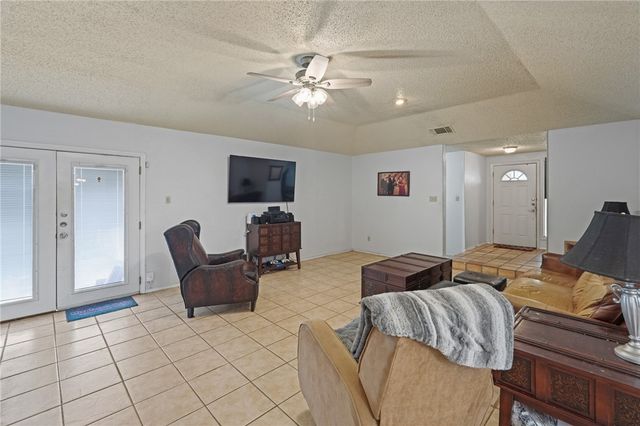 7218 Diamond Ridge Dr, Corpus Christi, TX 78413