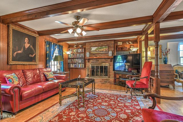 211 Crestwood Drive, Johnson City, TN 37601
