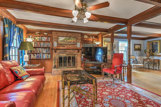 211 Crestwood Drive, Johnson City, TN 37601