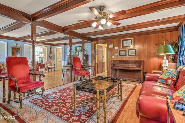 211 Crestwood Drive, Johnson City, TN 37601