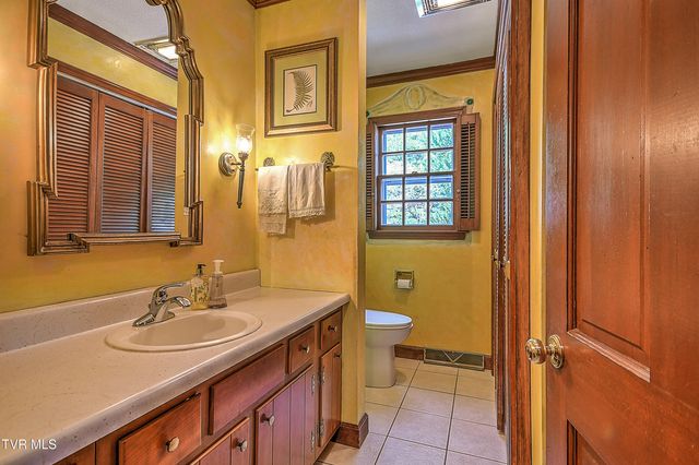 211 Crestwood Drive, Johnson City, TN 37601