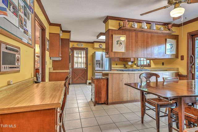 211 Crestwood Drive, Johnson City, TN 37601