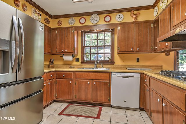 211 Crestwood Drive, Johnson City, TN 37601