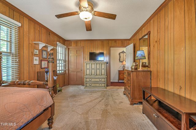 211 Crestwood Drive, Johnson City, TN 37601