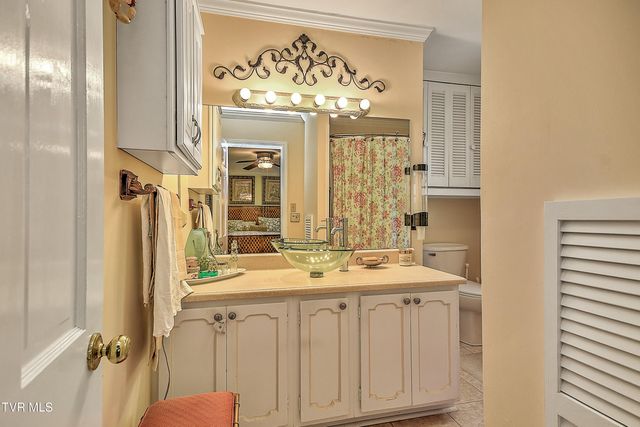 211 Crestwood Drive, Johnson City, TN 37601