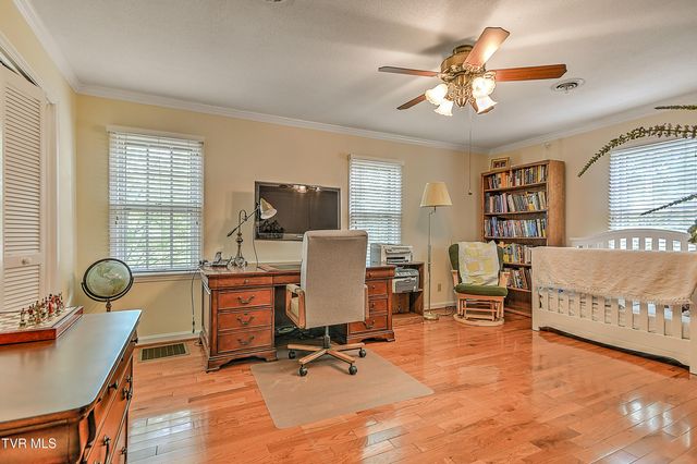 211 Crestwood Drive, Johnson City, TN 37601